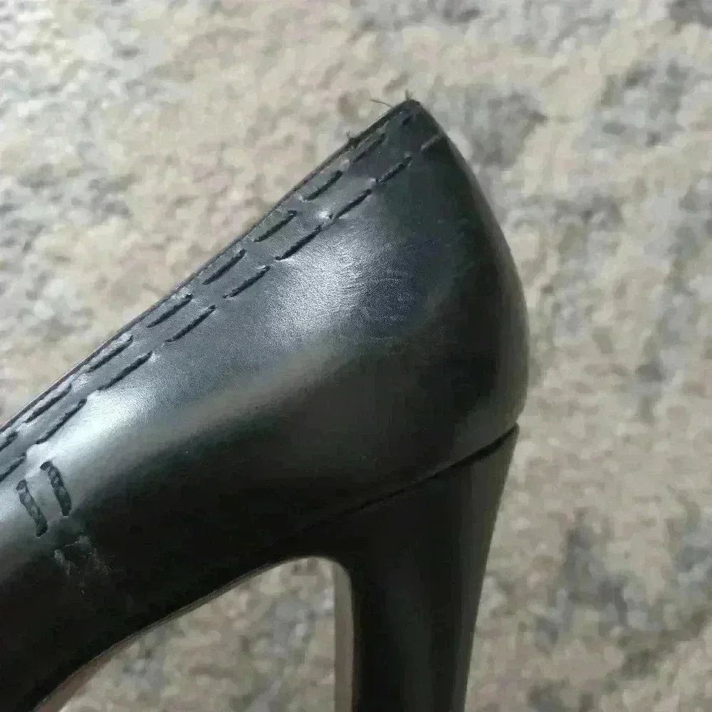 Givenchy Vintage Women's Black Leather Round Toe Designer Pump 40.5 (9 US)